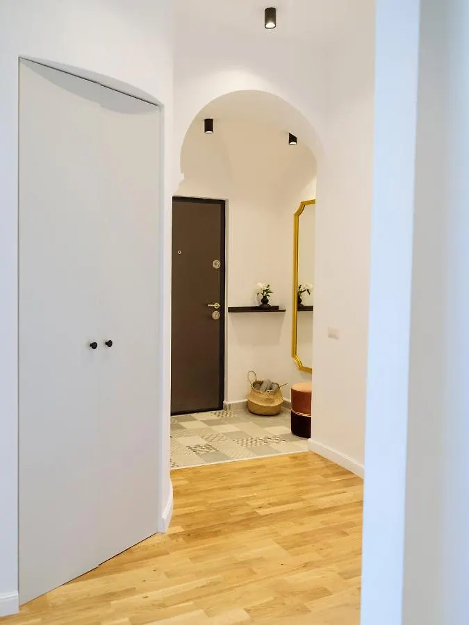 Apartment Ferienwohnung Sunny 3Br Midtown Flat - Amazing View Balcony Bukarest