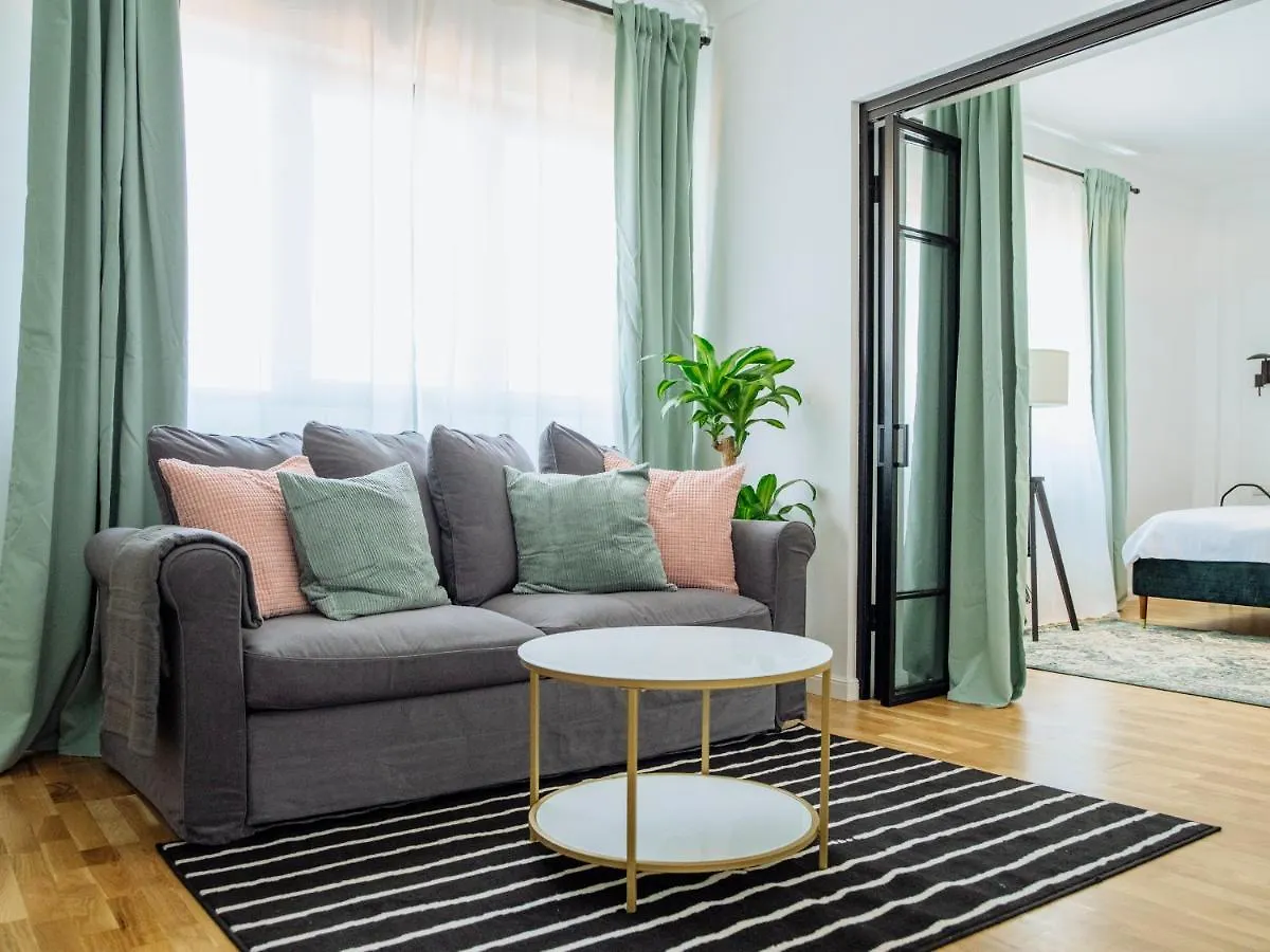 Ferienwohnung Sunny 3Br Midtown Flat - Amazing View Balcony Bukarest