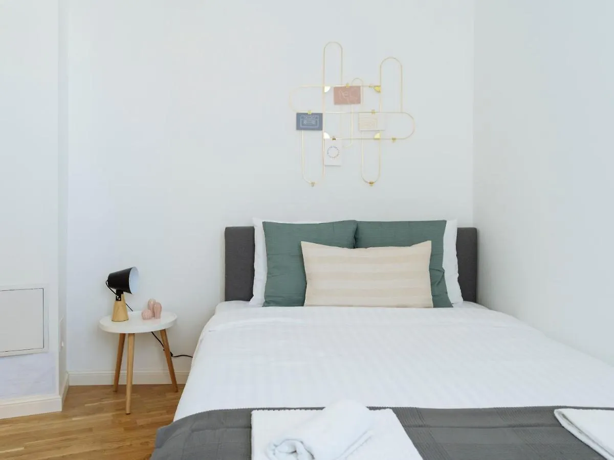 Apartment Ferienwohnung Sunny 3Br Midtown Flat - Amazing View Balcony Bukarest