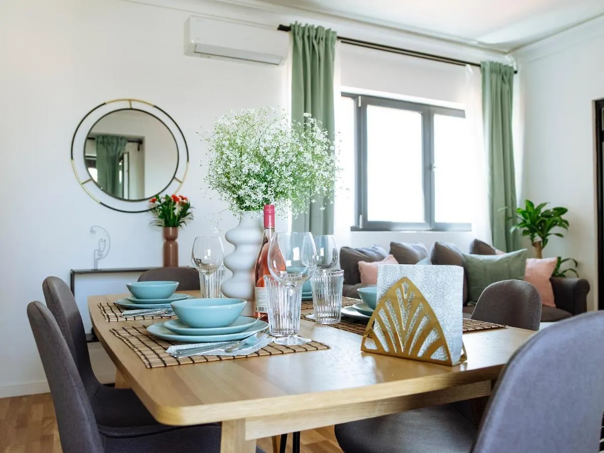 Ferienwohnung Sunny 3Br Midtown Flat - Amazing View Balcony Bukarest