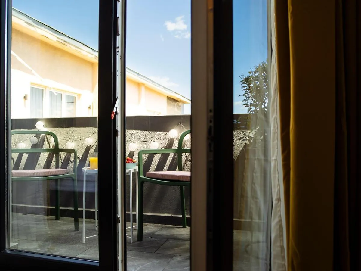 Ferienwohnung Sunny 3Br Midtown Flat - Amazing View Balcony Bukarest